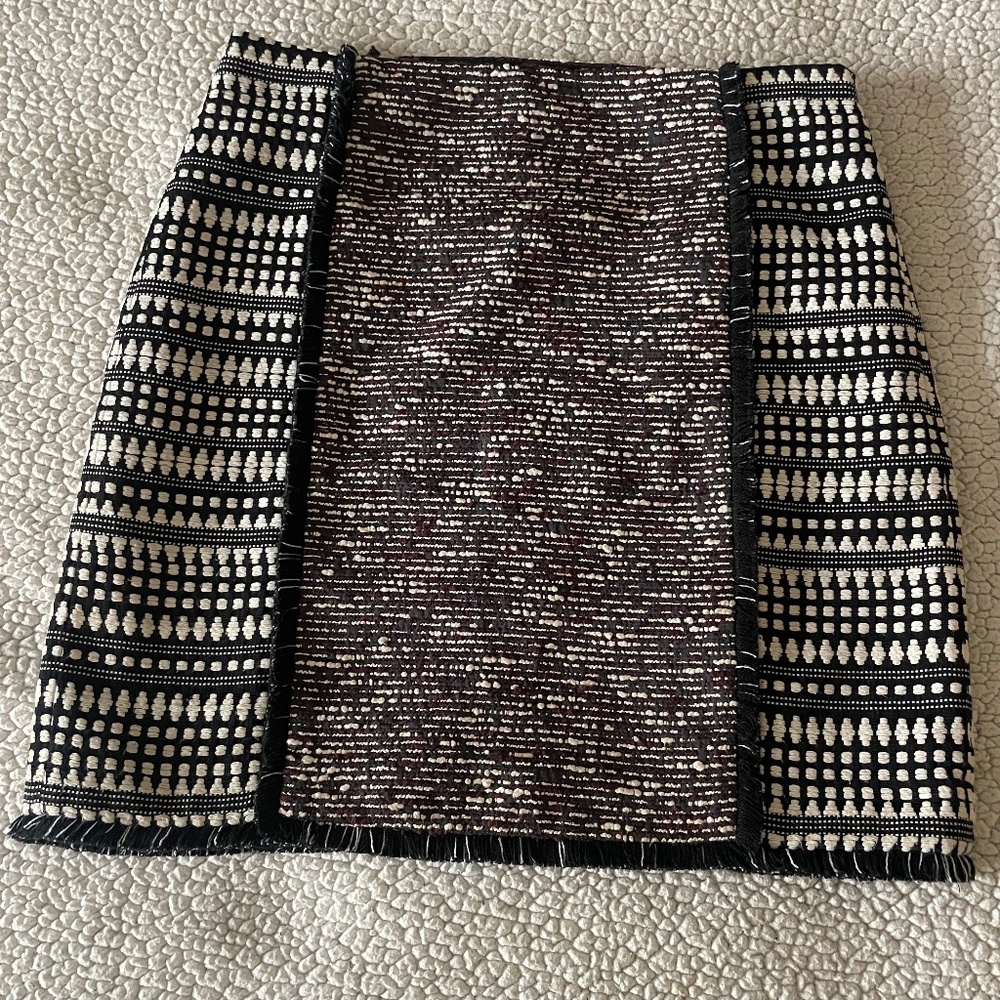 Loft warm, textured mini skirt, size 4